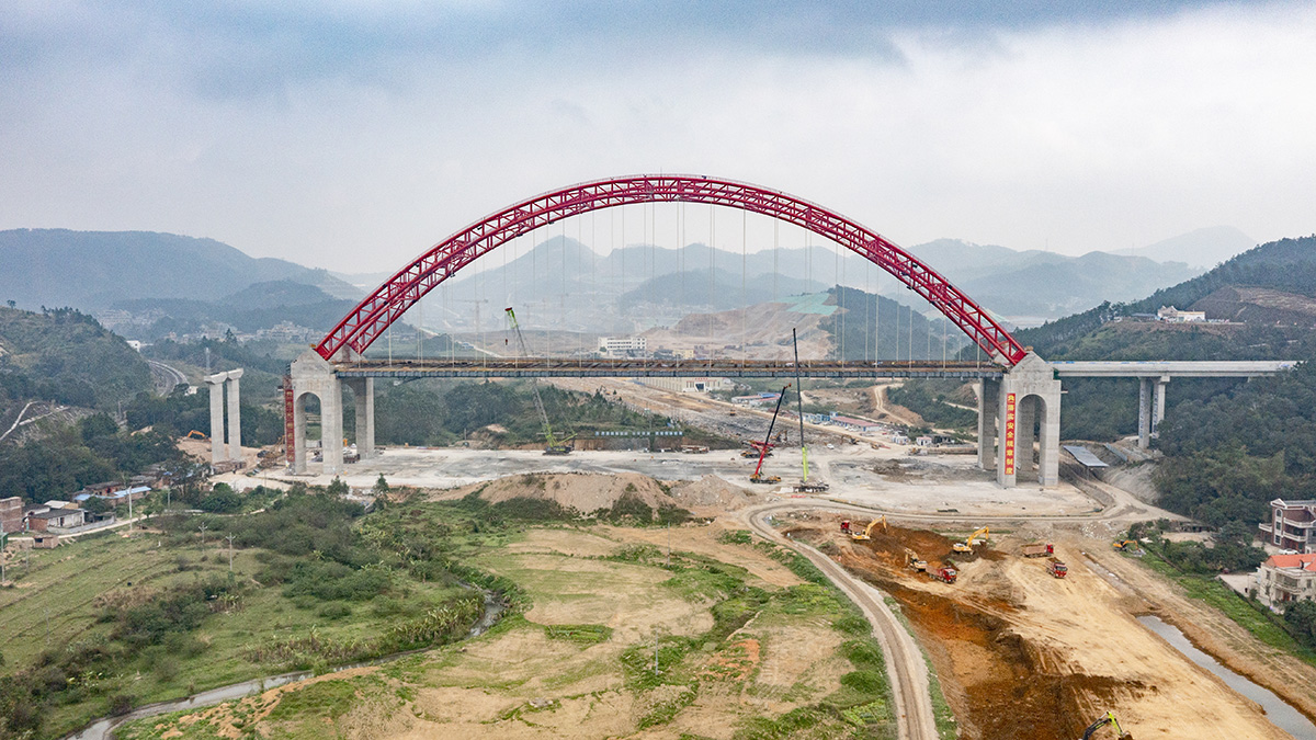 世界最大整体提升跨径和吨位的钢管混凝土拱桥——平陆运河旧州特大桥.jpg